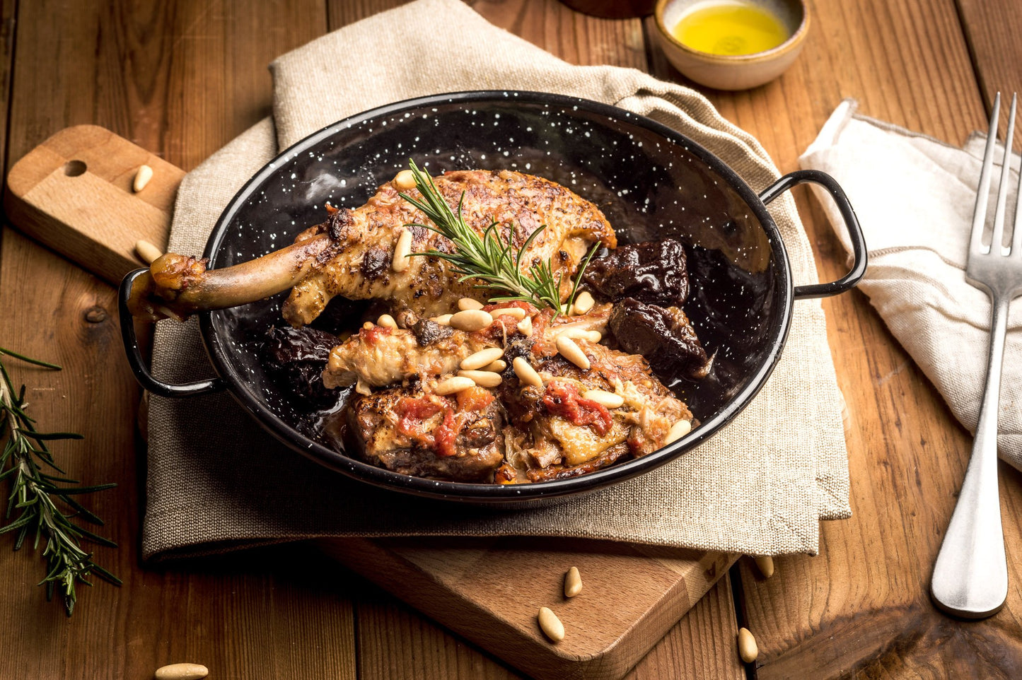 MUSLO DE PATO ASADO CON PRUNAS Y PIÑONES