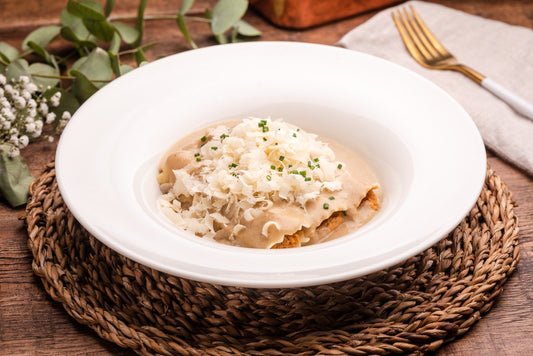 CANELONES DE CARNE CON CREMA DE SETAS Y POLVO DE PARMESANO